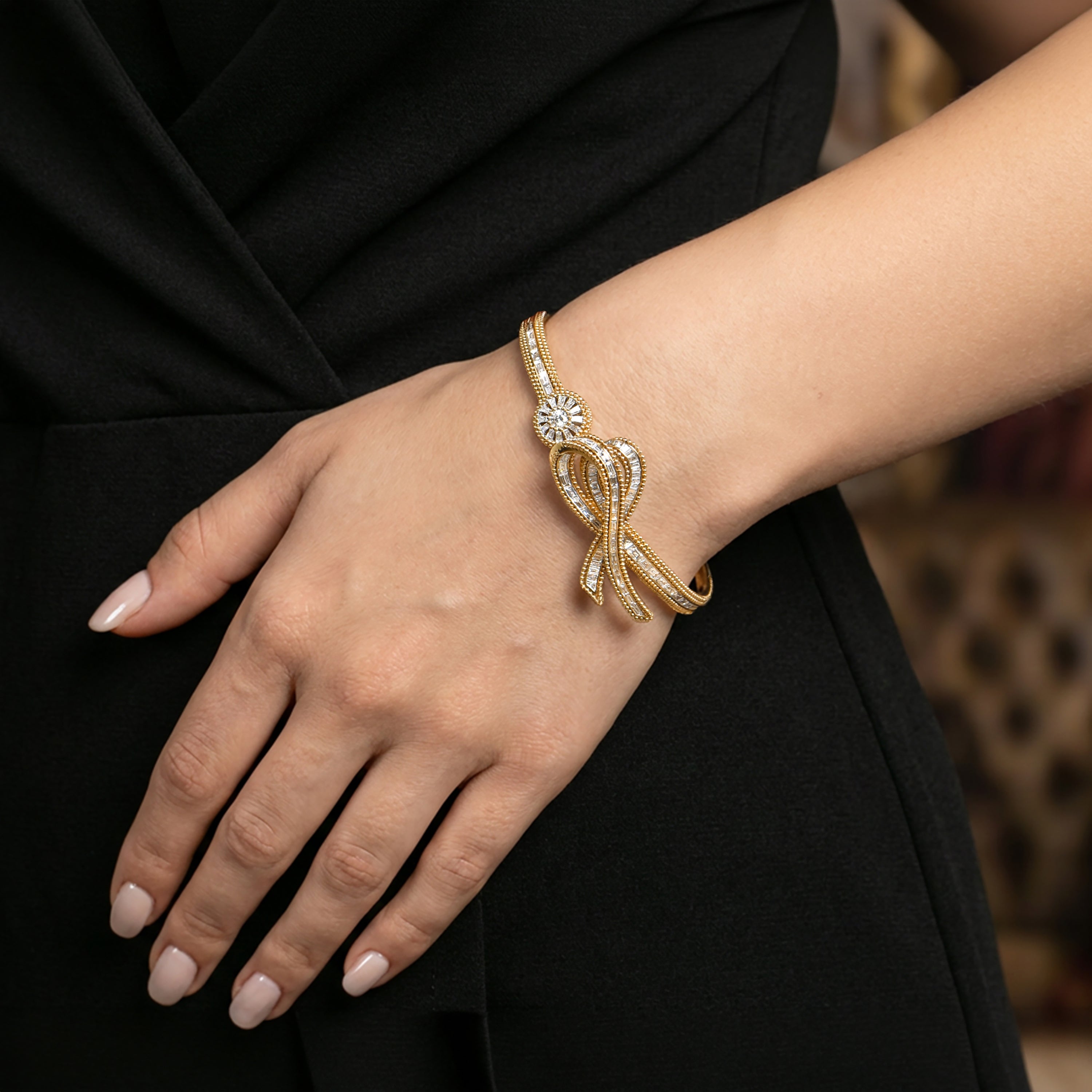 HARAKH Sunlight Colorless Diamond Aureole Bow Bangle | GIA Jewelry Report